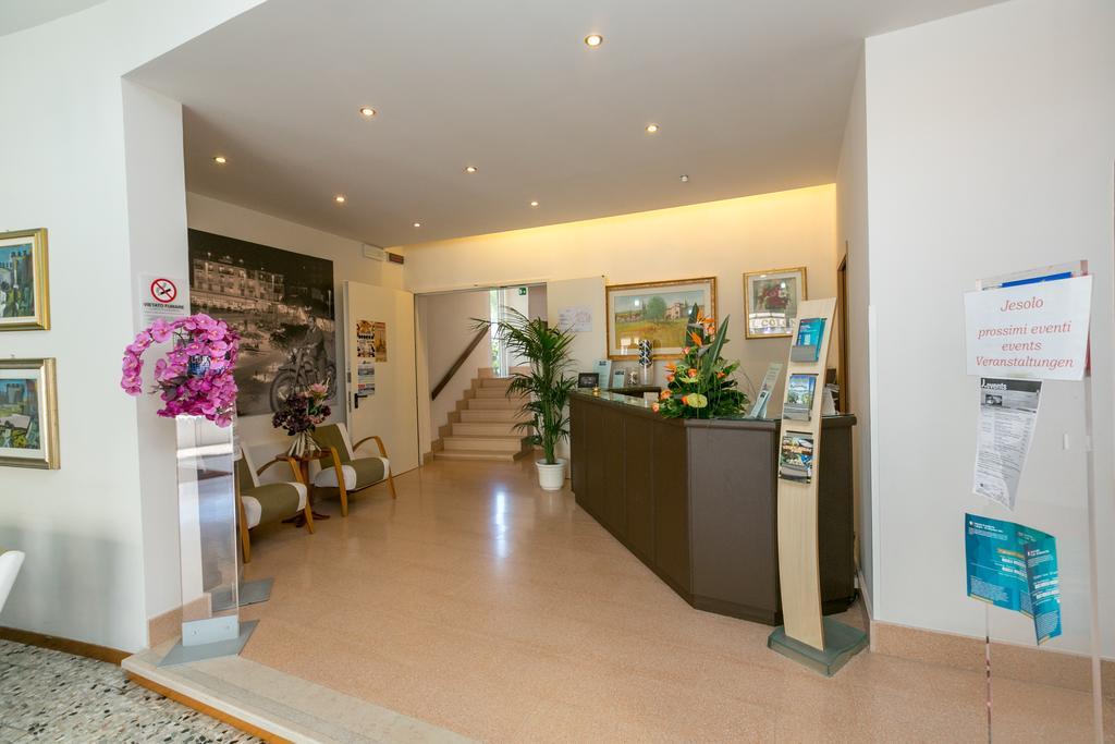 Hotel Colonna Lido di Jesolo Exterior photo